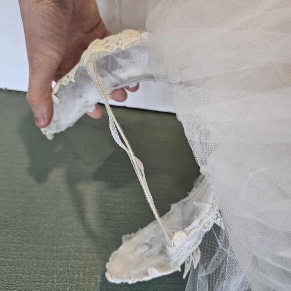 1940s 50s Juliet Cap Veil Crochet Floral Lace Wired For Updo White 4 Layer Tulle main image 8